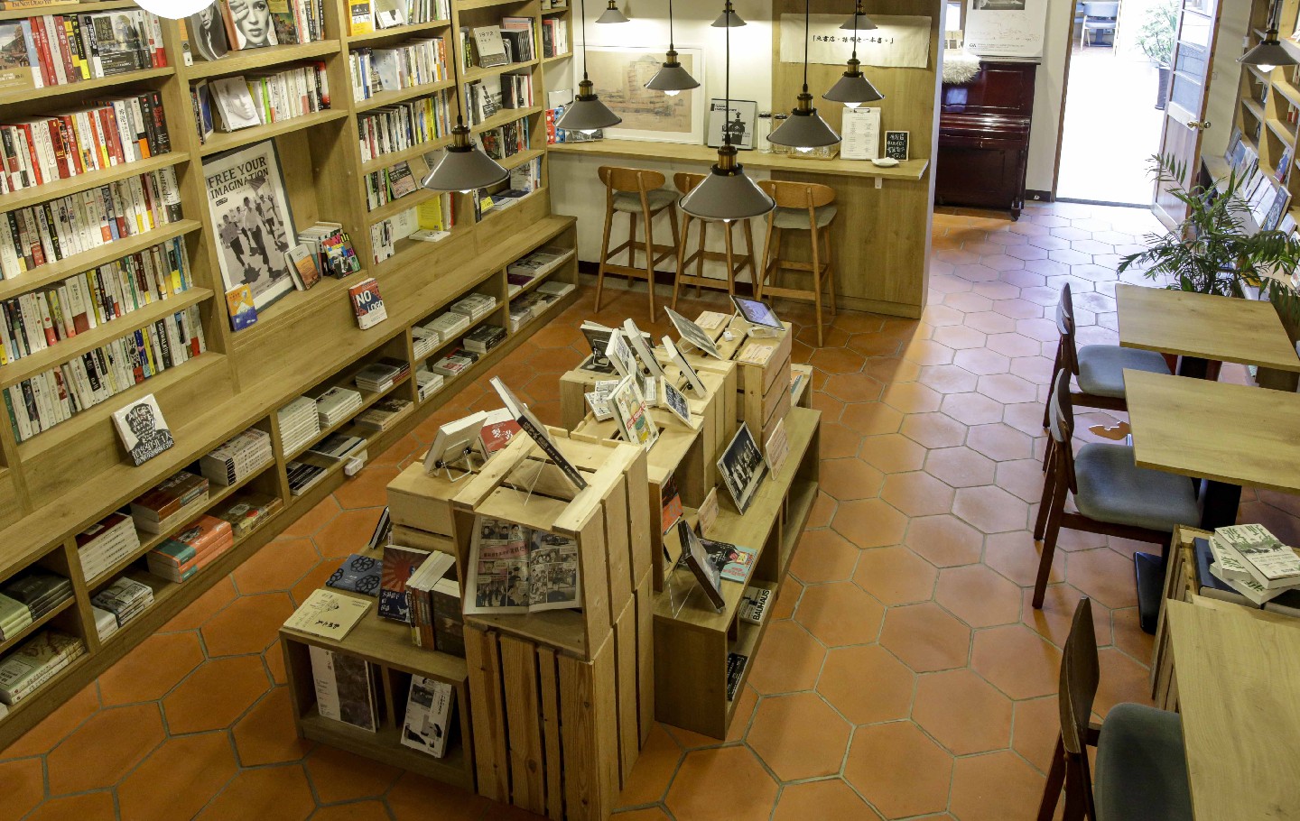 走進大稻埕1920，迪化街老屋書店「青鳥居所」以文化火炬引領讀者重返思想啟蒙的原點｜新光三越| 新光百貨首頁| 最新優惠|