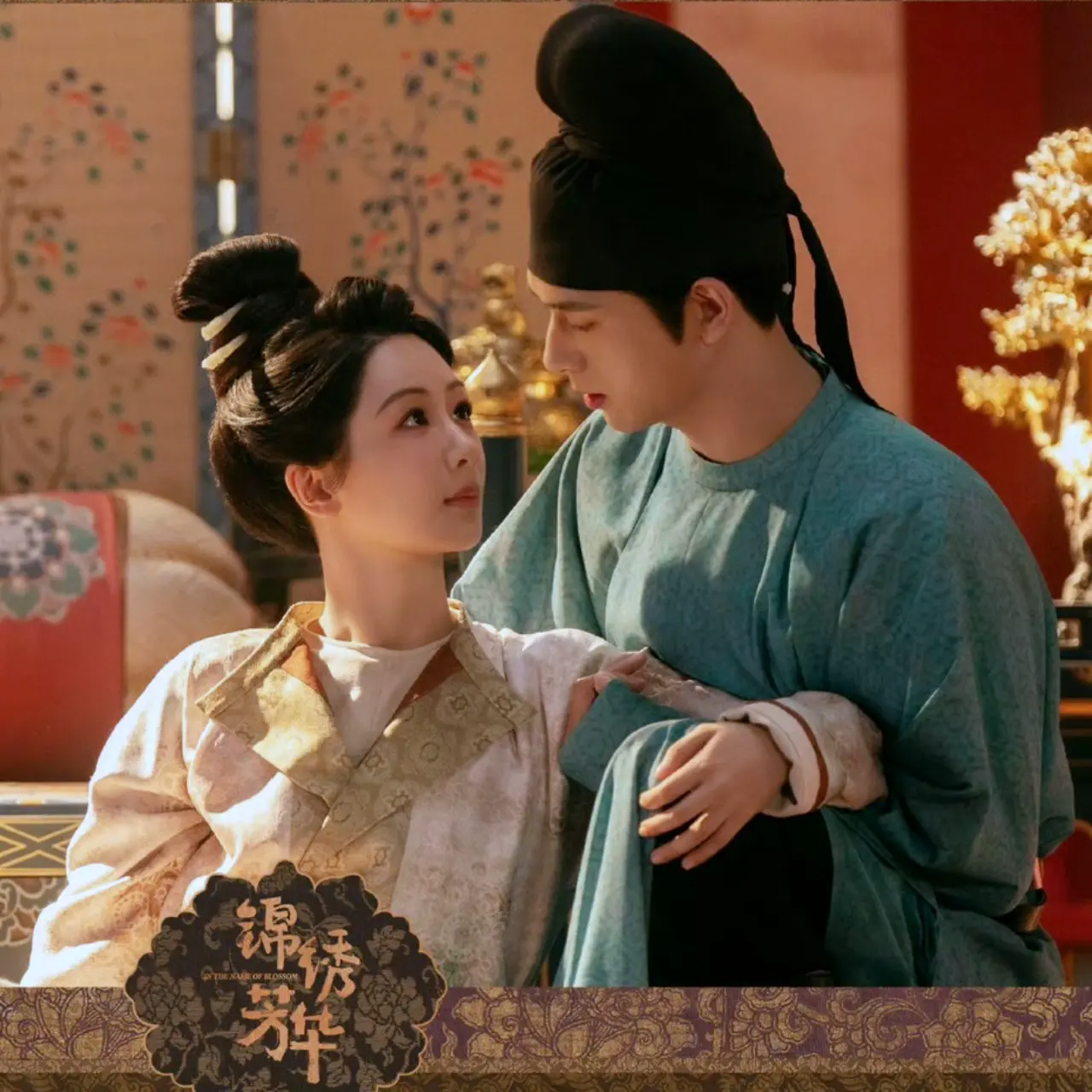 《錦繡芳華》楊紫、李現裸身激情吻戲刷新古裝尺度！楊紫媽媽目擊「私下甜蜜互動」笑瞇眼