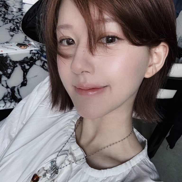 趙露思直播破紀錄：1天賣出8年量！ 7款愛用美妝賣翻，竹蓀、葛根茶成爆款