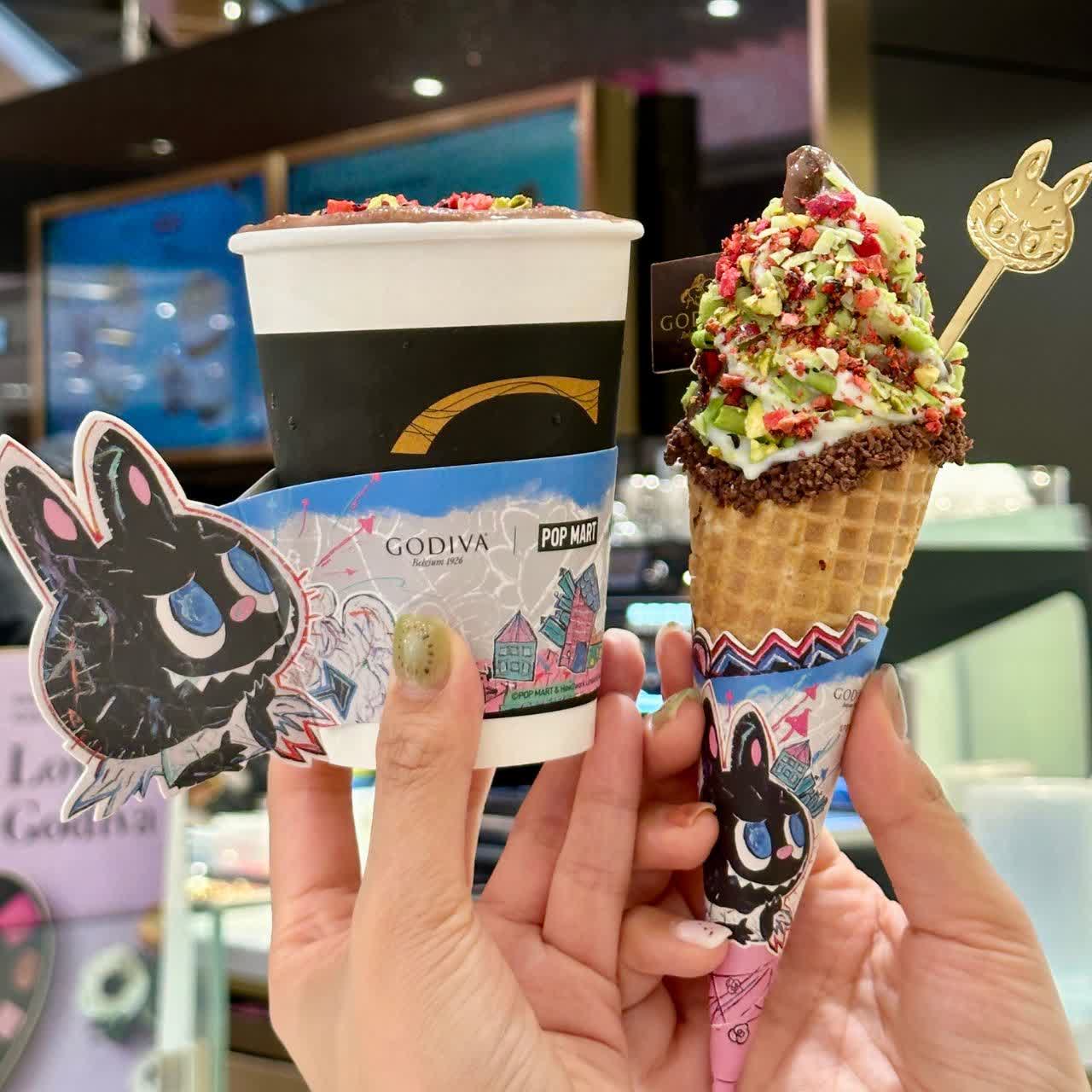 台灣也有GODIVA × LABUBU！五款聯名商品霜淇淋、奶昔一次登場，LABUBU湯匙必收！