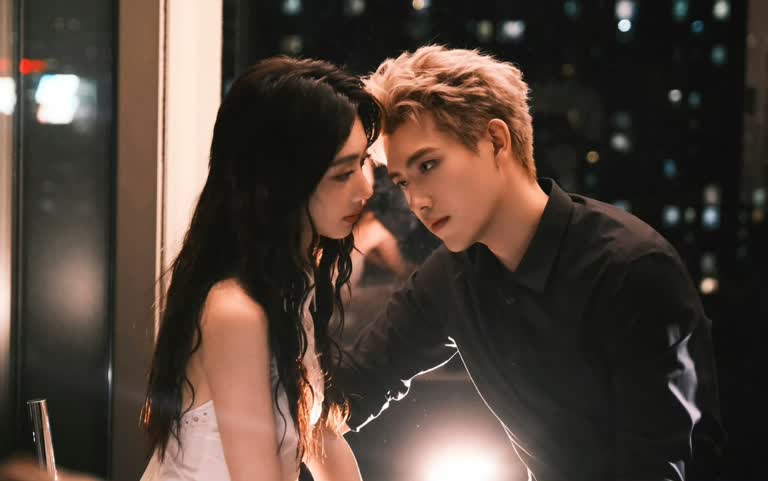 《獻魚》陳飛宇、王影璐私下CP感爆棚比劇中更甜！製片人曝光原訂女一趙露思換角內幕