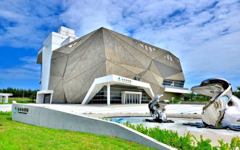 台中新景點「台中海洋館」完整攻略：票價、必逛亮點、交通及停車場一次看！可順遊台中港三井OUTLET PARK、高美濕地