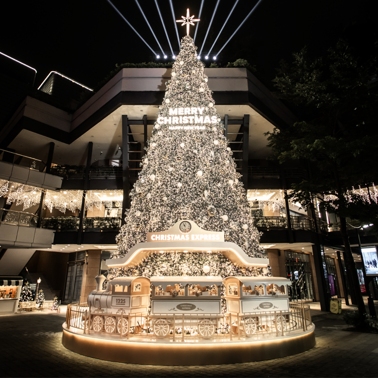 2025聖誕節活動特搜！全台必拍絕美聖誕樹：全台唯一「20米高幸福列車耶誕樹」、史努比、甜點聖誕樹...點燈、飄雪、活動時間一次看！