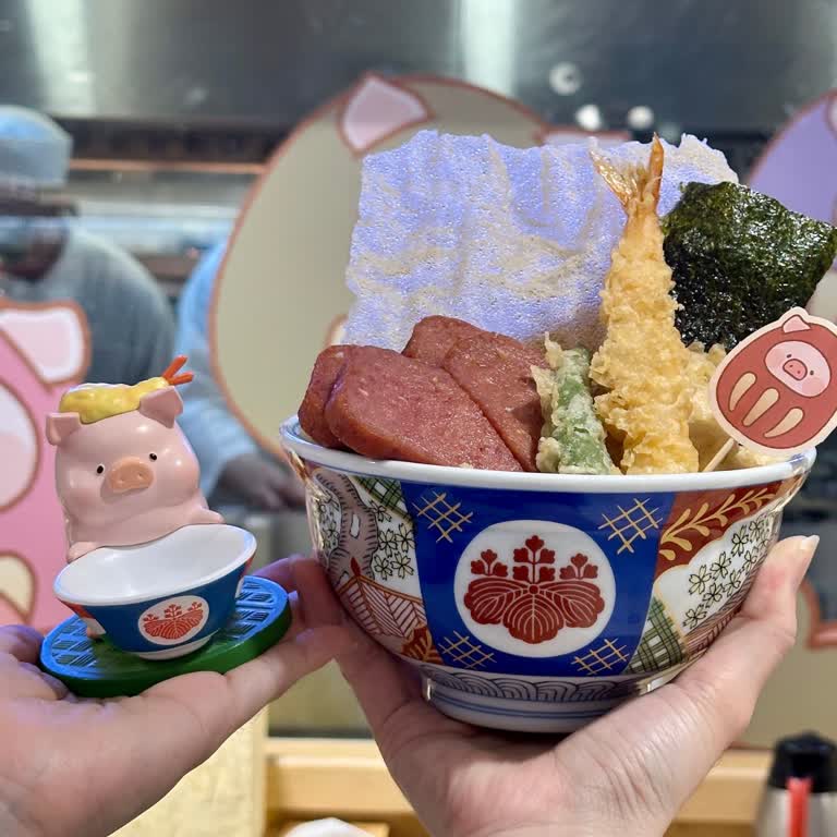 LULU豬 X 金子半之助！聯名丼飯、Q萌可愛的系列周邊：招牌燈箱、LULU豬御守、天丼公仔療癒登場