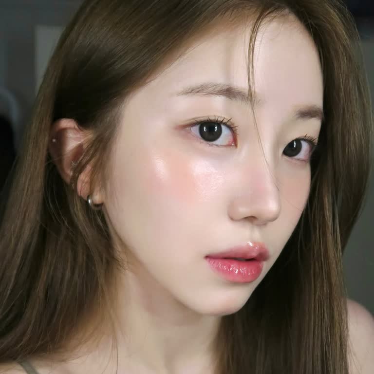 20幾歲就長細紋？擦A醇有用嗎？皮膚科醫師曝皺紋成因和解法 擦太油會長肉芽原來是迷思！