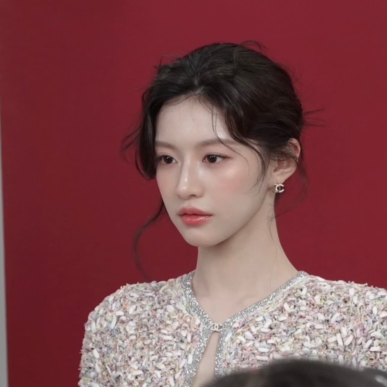 《愛情怎麼翻譯？》高允貞唇膏被問翻！御用彩妝師親揭6款私藏清單，香奈兒、rom&nd 這幾款素顏用也有好氣色！