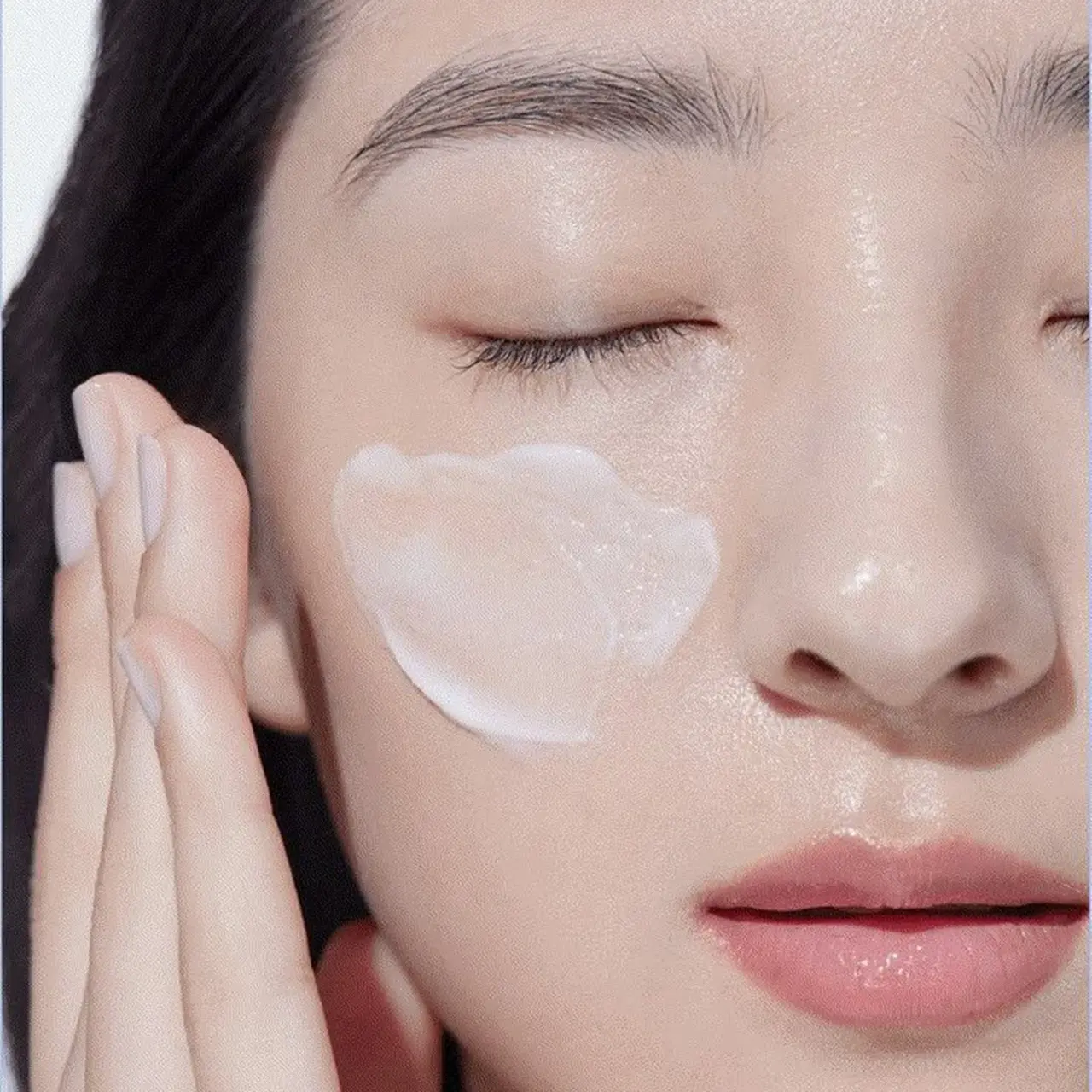 想要精緻膚況不一定要做療程！高機能保養正確用法一次看，居家養出細緻透亮肌