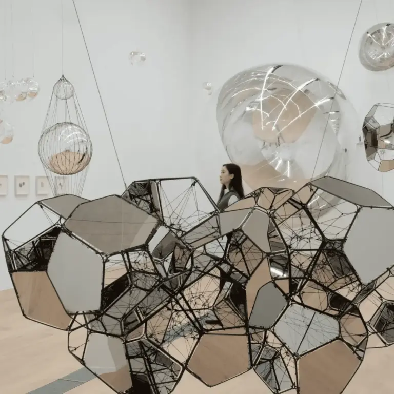 藝術迷必收！2026四月必看藝文展覽：《超現實主義：對話中的世界》、共織宇宙...透過藝術為心靈充電！