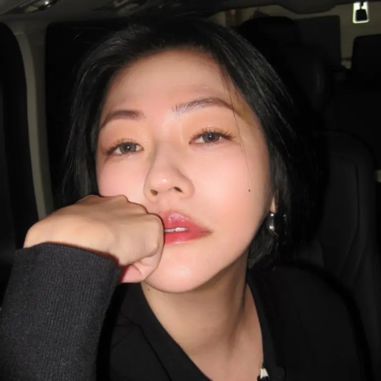 小S徐熙娣48歲逆齡關鍵公開！從心態到保養，7招打造內外兼修的「自帶光」體質