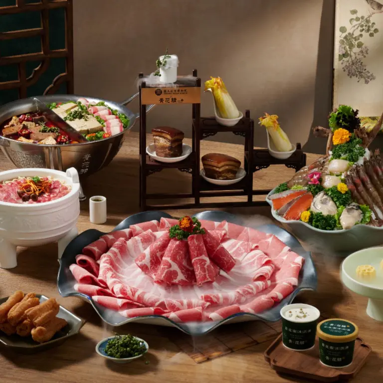 青花驕變身博物館！攜手故宮「國寶驕饗宴」，肉形石、翠玉白菜都入菜，迷你國寶文物磁鐵扭蛋超吸睛！