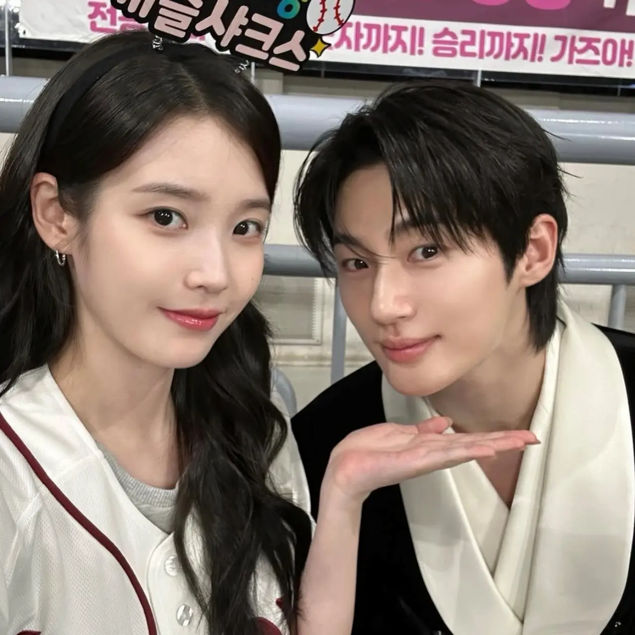 IU《21世紀大君夫人》不畫濃妝更美！劇中「陶瓷胎妝」4大重點解析不僅減齡更有高級感！ 