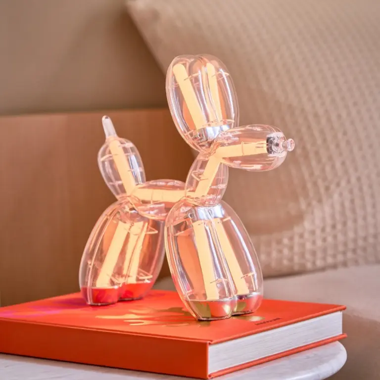 經典「氣球狗」化身音響燈具！Lexon 攜手當代藝術大師 Jeff Koons 聯名限量登場：收藏亮點、首間賣實體店在這，藝術迷準備瘋搶！