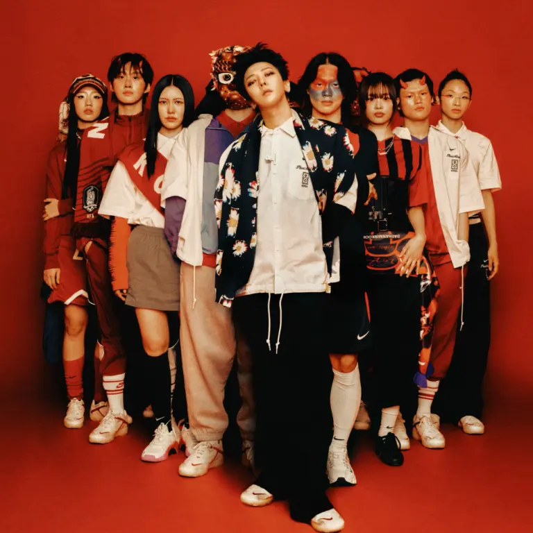 NIKE夢幻聯名GD、BTS！復古奶油紅神鞋真面目曝光，BTS「韓國限定」棒球帽阿米們準備手刀開搶！