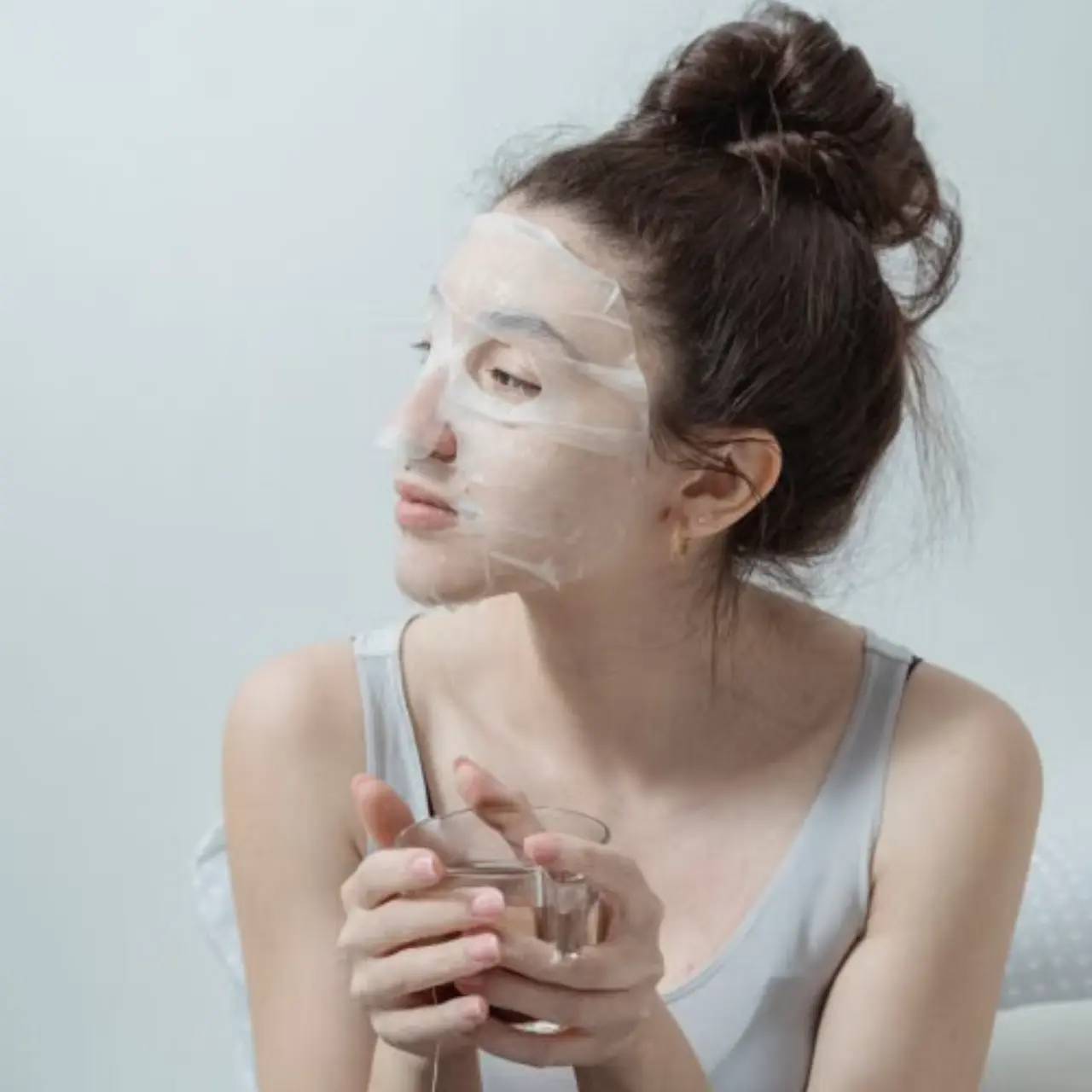 面膜怎麼敷效果最好？這樣做避免越敷越乾！醫師解析正確使用頻率、最佳時間，同步整理5款話題面膜養膚必收