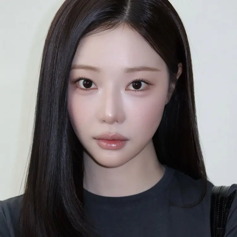 《單身即地獄4》李時安親曝韓系底妝秘訣！二次底妝法、妝前保養一次公開，私下OLIVE YOUNG必買清單同步揭曉