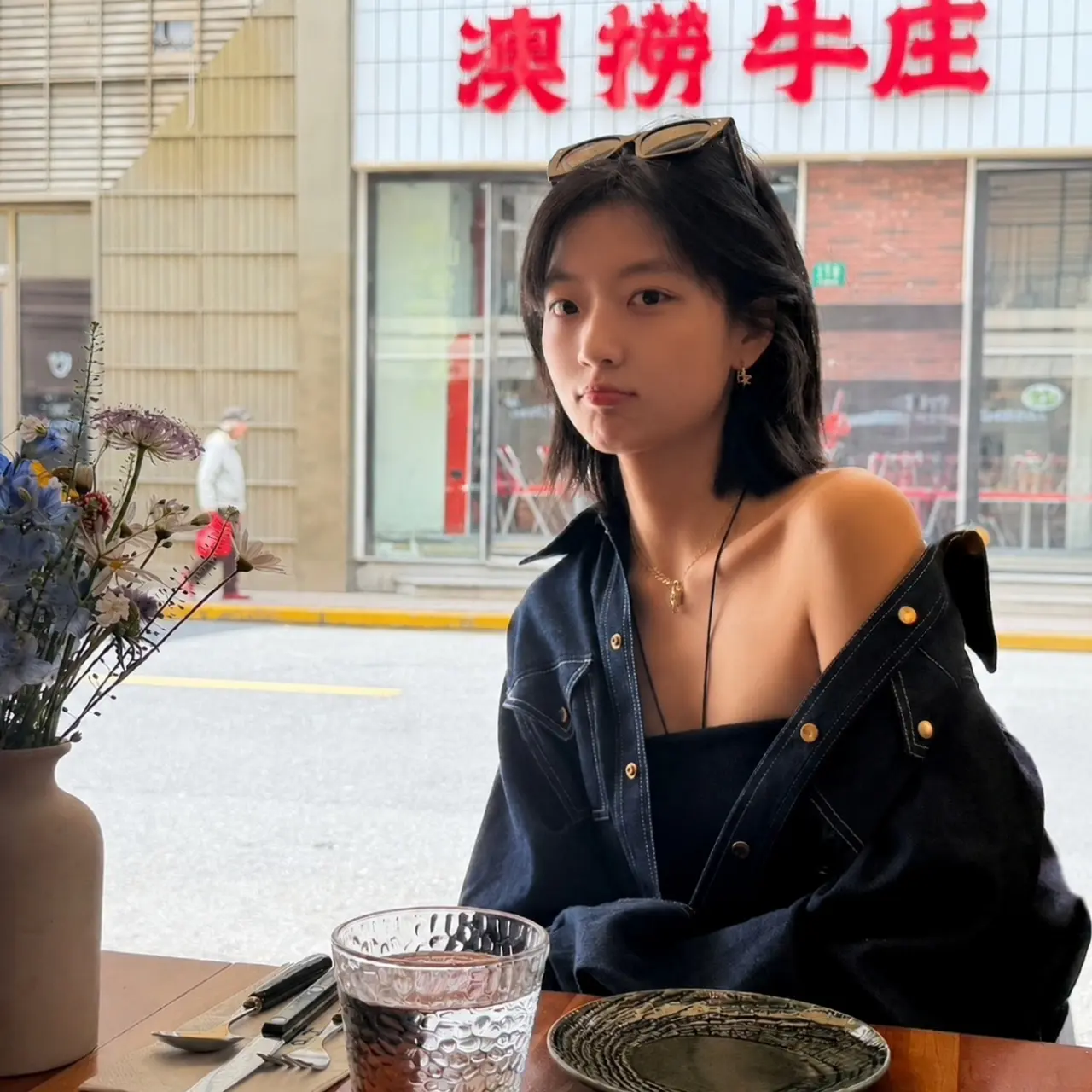 Netflix《早春晴朗》孫千、井柏然吻戲上熱搜！「東北全智賢」172公分大長腿，私服4招一般人也能學