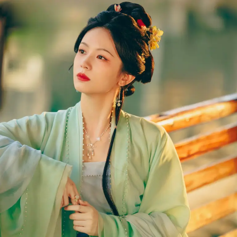 《一甌春》周也美貌再成焦點！保養秘訣、飲食習慣與「黑式睡眠法」完整公開