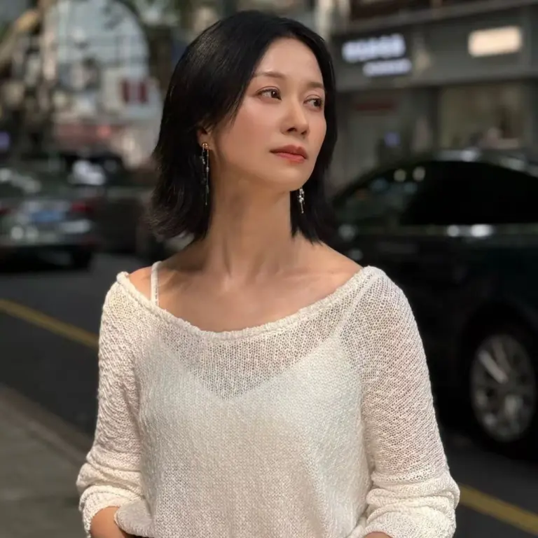 倪虹潔47歲狀態依舊迷人！《深淵無間》再掀話題，熟齡美人的保養、運動與生活哲學